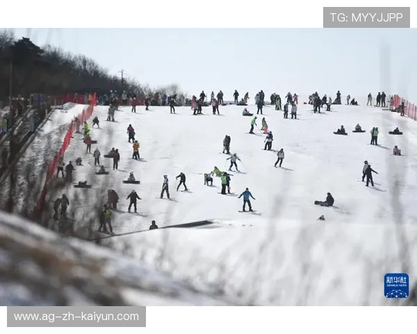 高山滑雪嘉年华吸引年轻人参与，高山滑雪在哪里举行